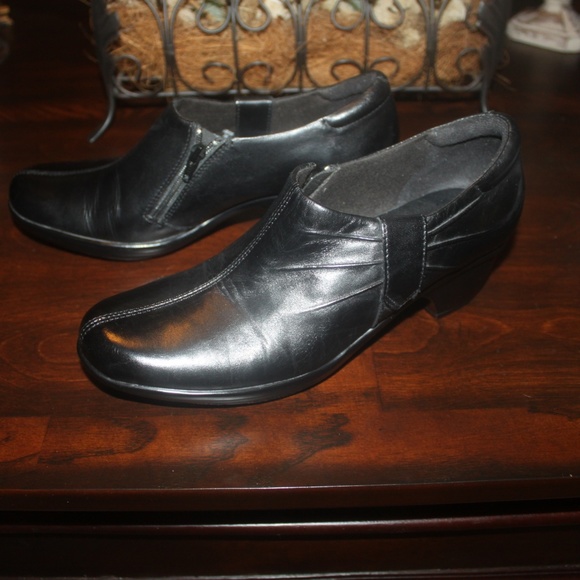 CLARKS BLACK LEATHER ANKLE BOOTS SHOOTIES 7.5 Medium Excellent condition - Picture 1 of 6